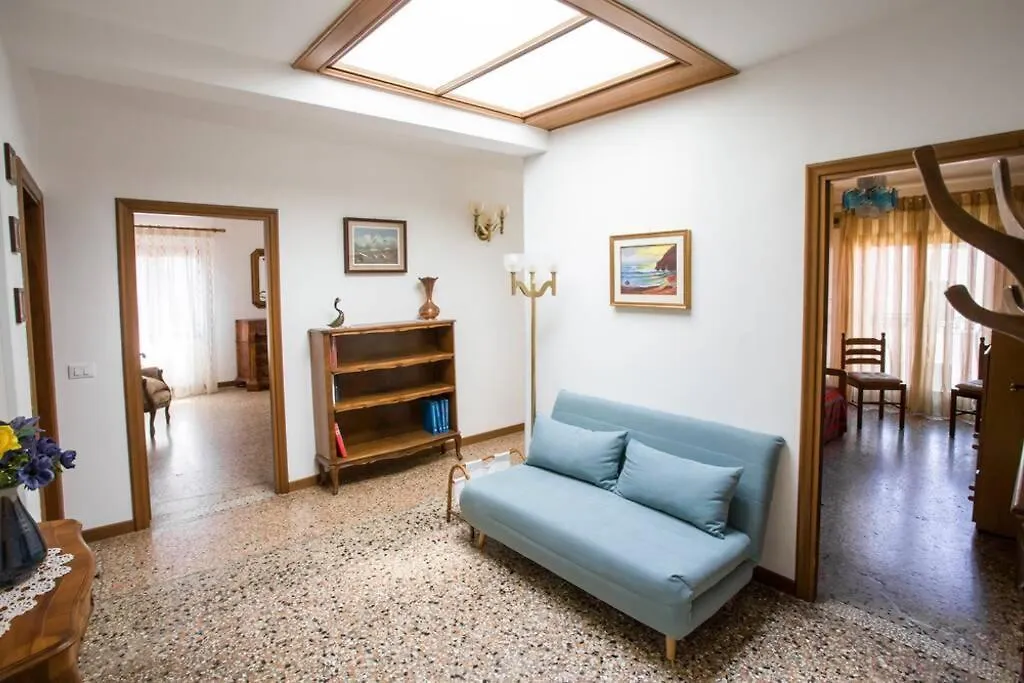 Le Sorelle Venice Apartment